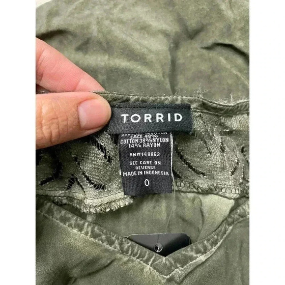 Torrid Washed Challis Lace Top Sz 0 Women's Plus Green V Neck NWT - Picture 4 of 13